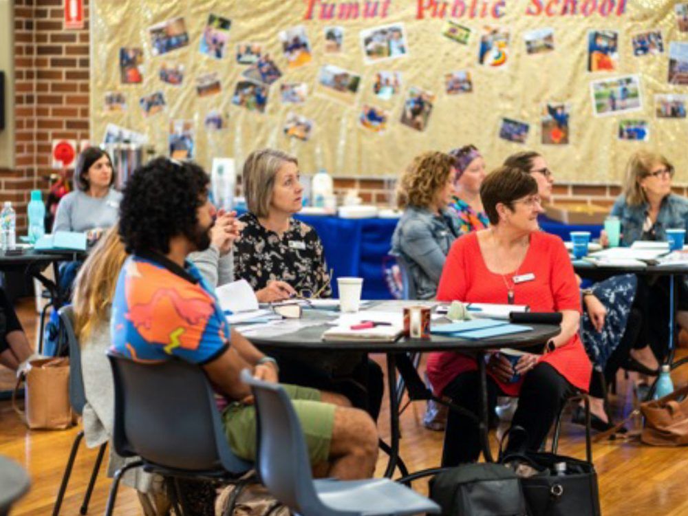 Teacher using explicit literacy instruction with a primary class
